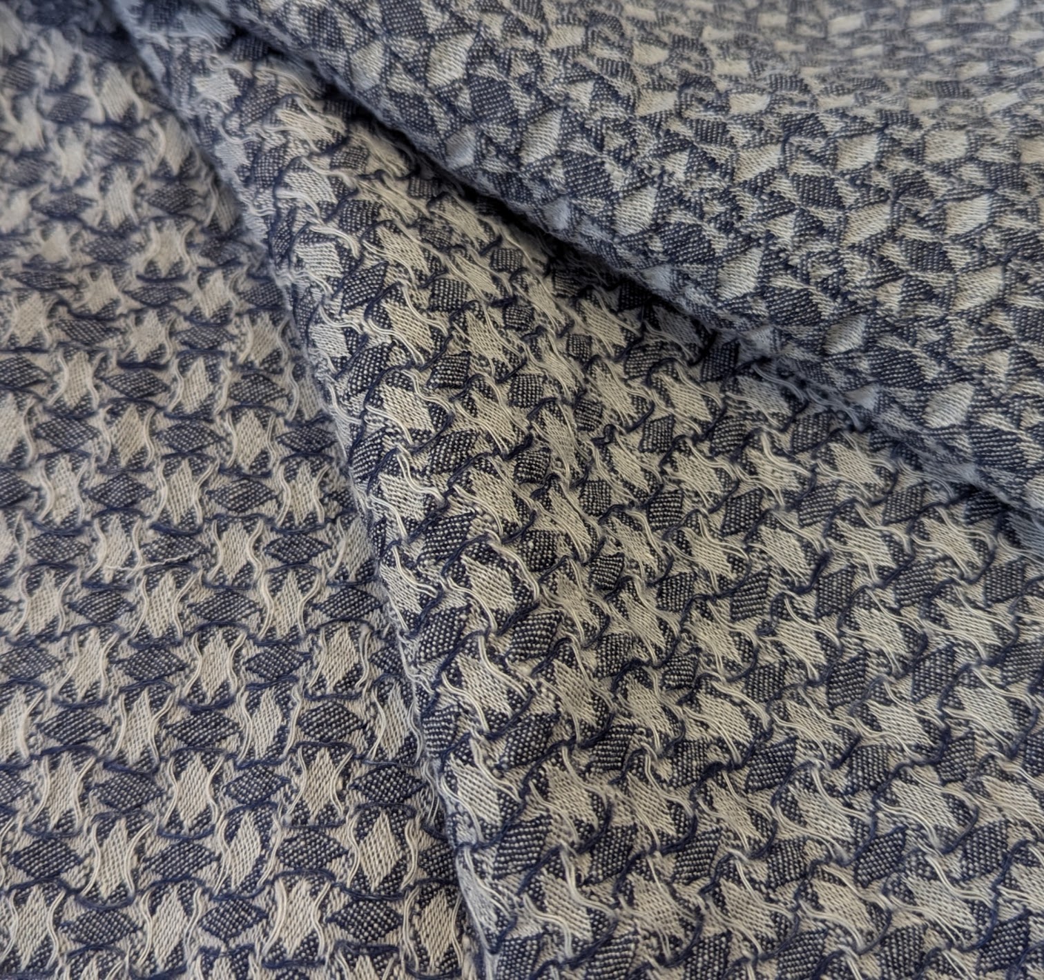 JE1283 — Navy Bobbin