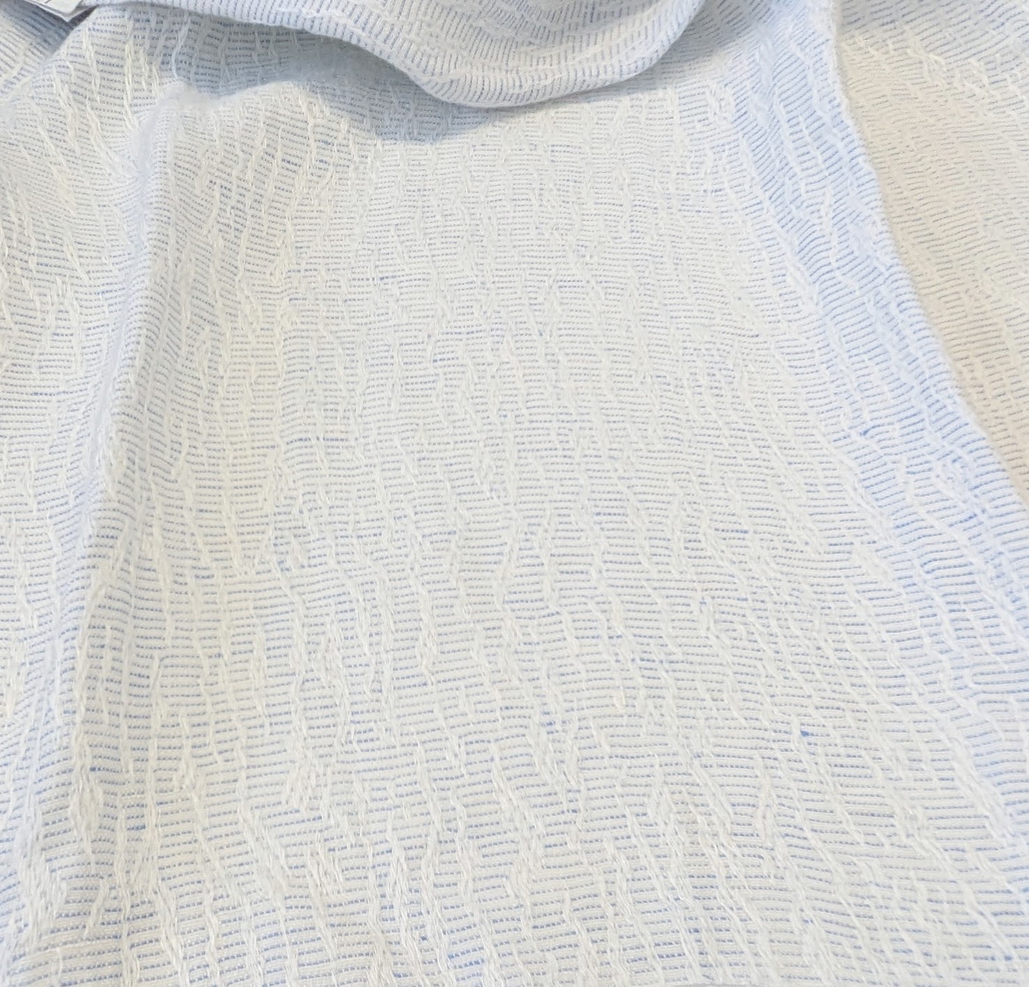 JE1353 — Ivory Blue Whyns