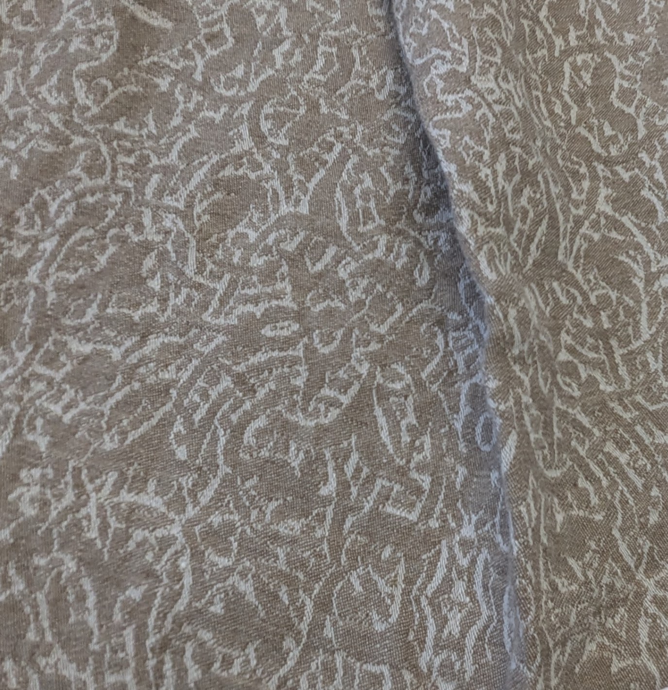JE1470 — LT Fawn Arabesque