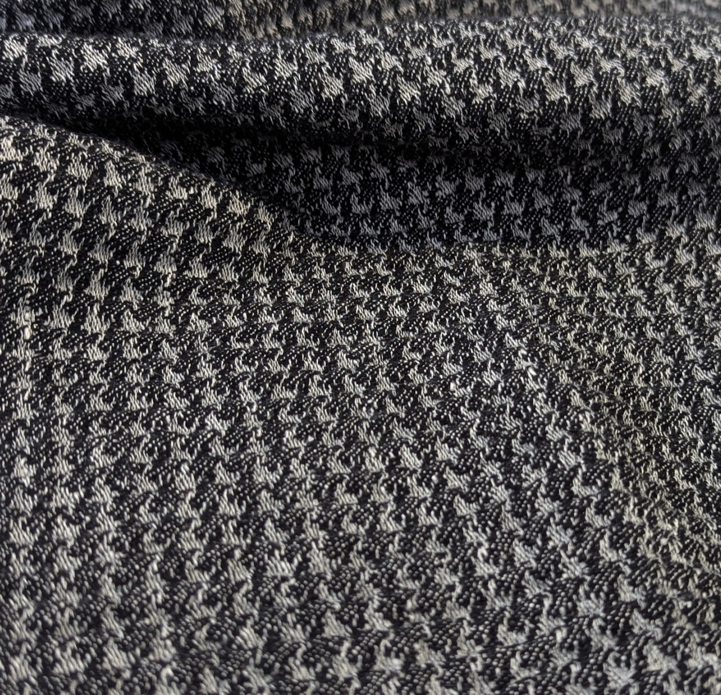 JE2033 — Black 3D Hounds Tooth