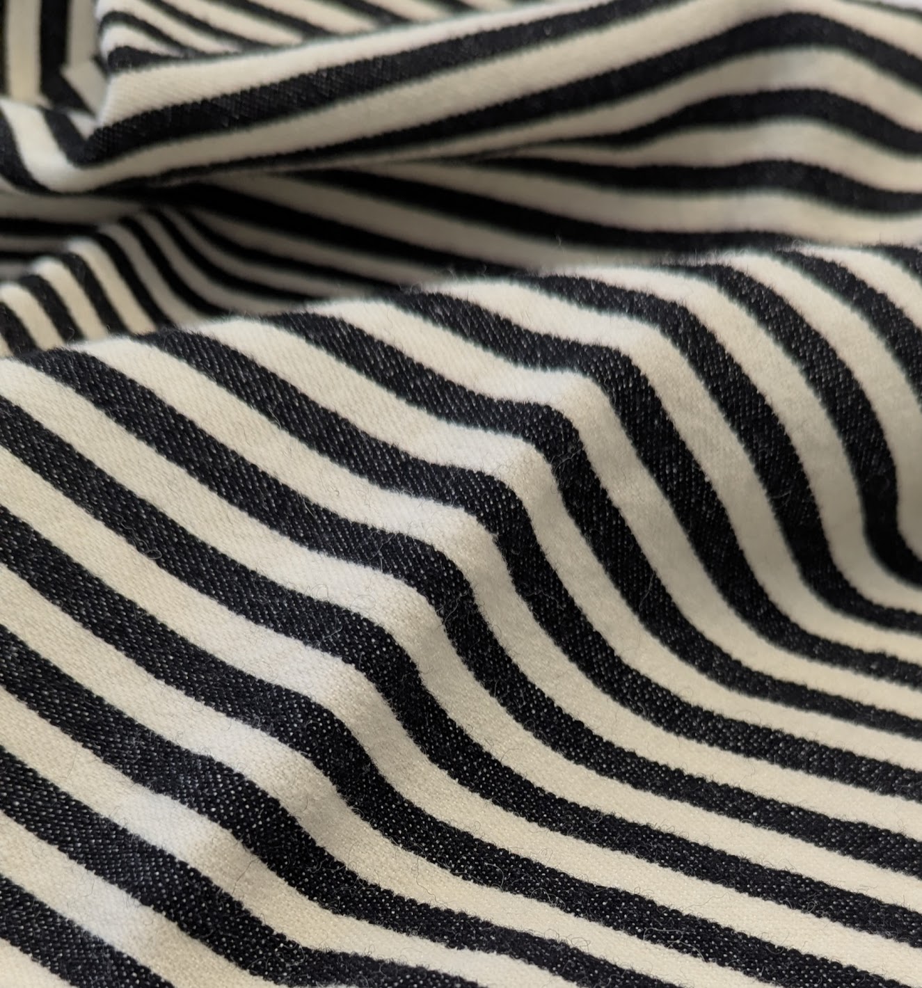JE2128 — Black White 7MM Stripe