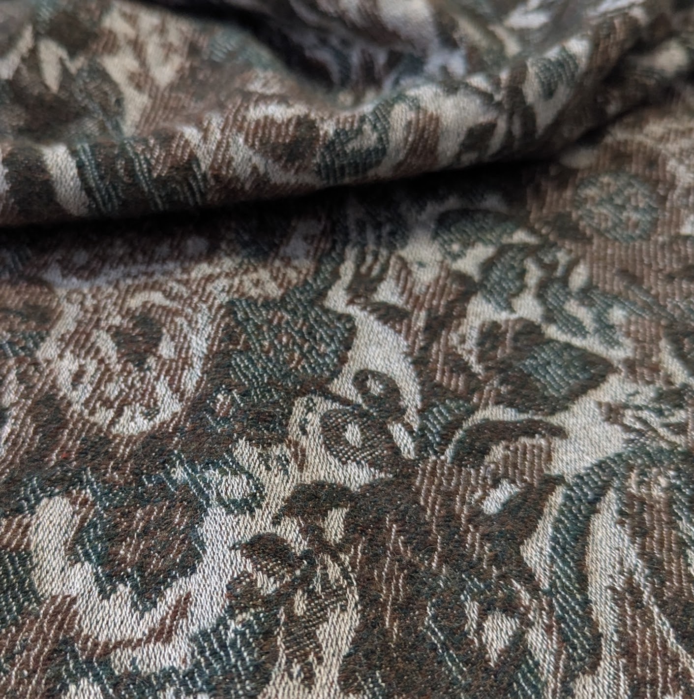 JE2310 — Mahogany Green Versailles