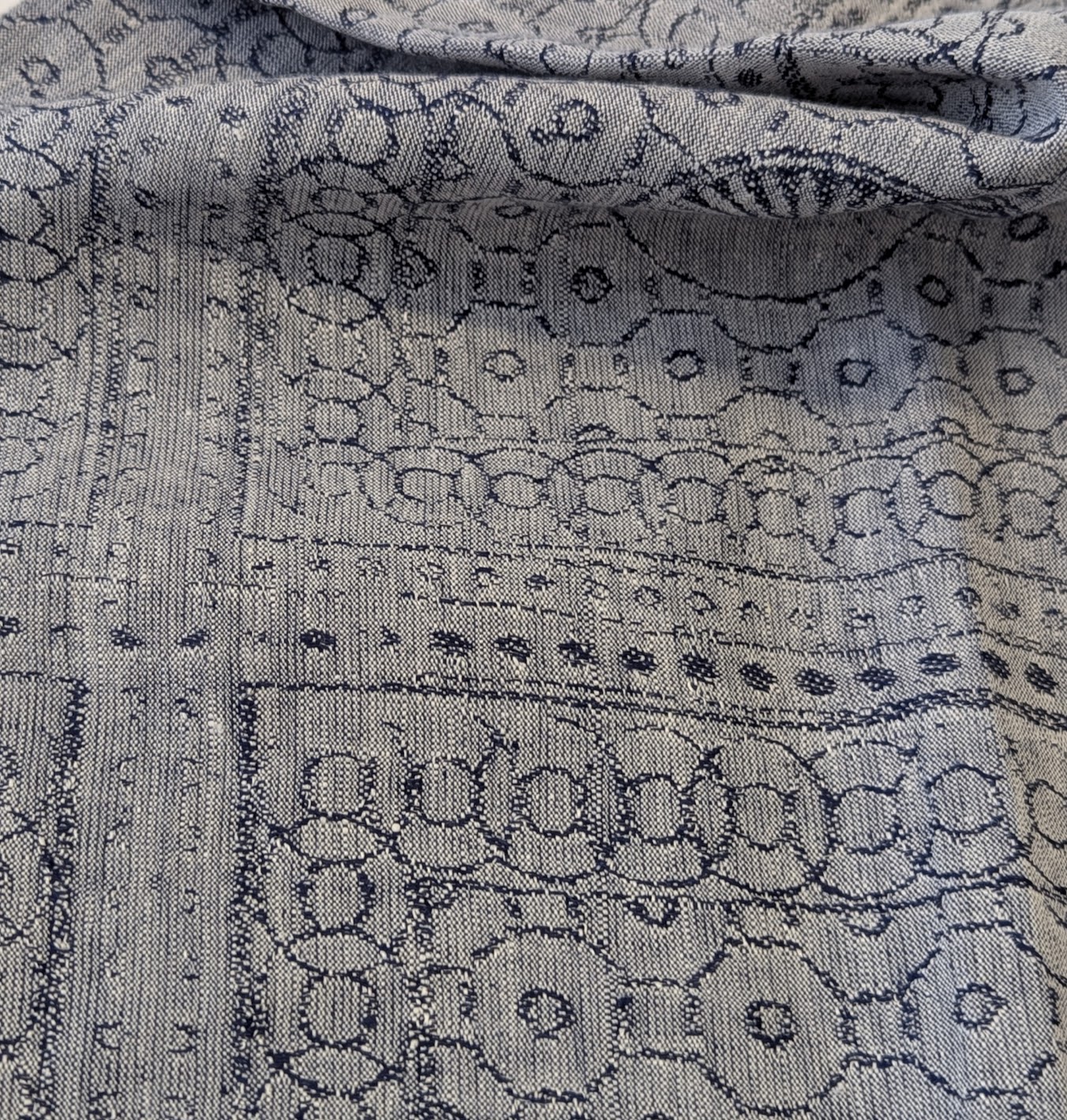 JE2497 — Navy Lacey Grate